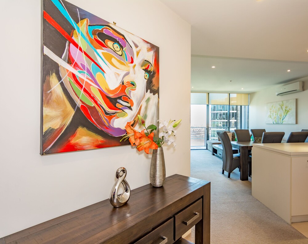 Two Bedroom Two Bathroom Apartment with Marina Views - Guestroom