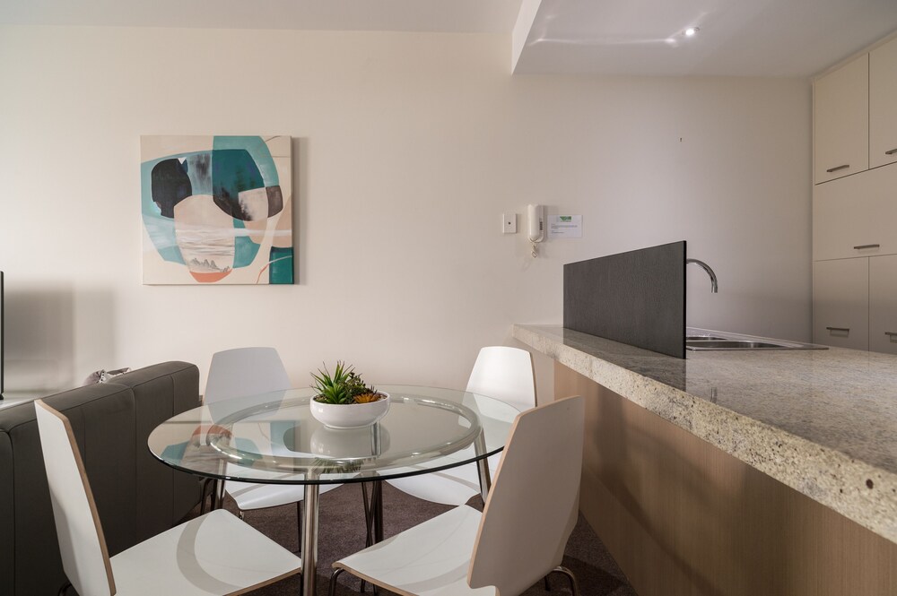 Two Bedroom Two Bathroom Apartment with Marina Views - In-Room Dining