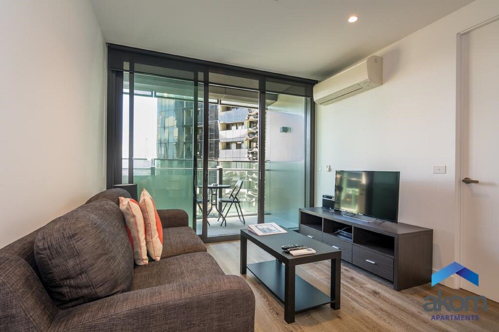 Executive One Bedroom One Bathroom Apartment - Guestroom View