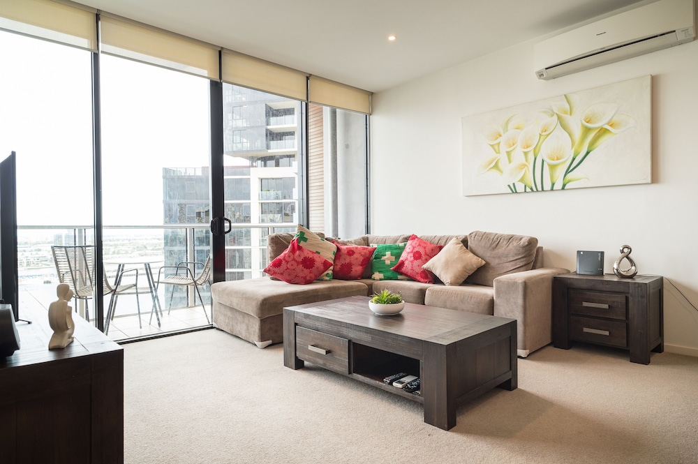 Two Bedroom Two Bathroom Apartment with Marina Views - Living Room