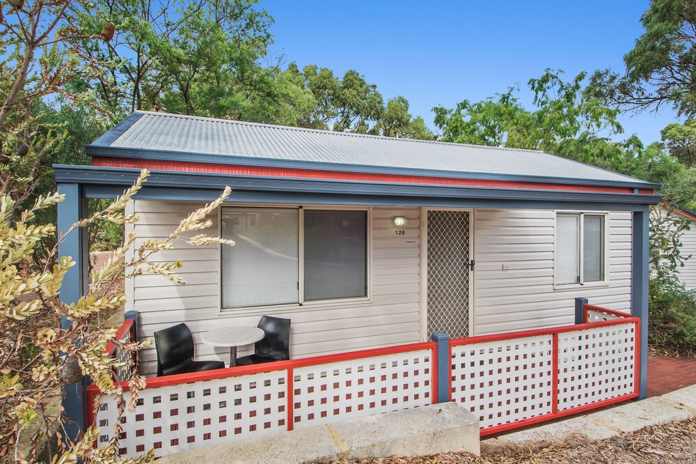 Standard 1 Bedroom Cabin Sleeps 2 - Guestroom
