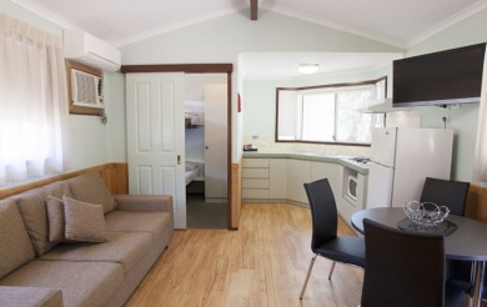 X Standard 2 Bedroom Cabin Sleeps 3 (Single Bed is for a child only) X - Guestroom