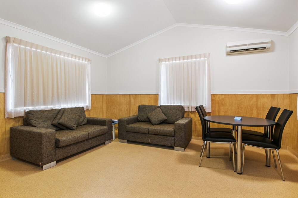 Standard 1 Bedroom Cabin Sleeps 2 - Guestroom