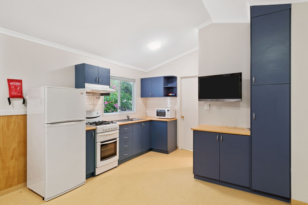 Standard 1 Bedroom Cabin Sleeps 2 - In-Room Kitchen