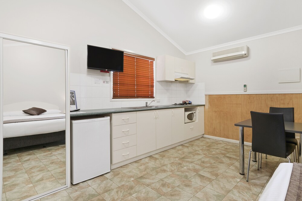 Standard Studio Room Sleeps 2 - Guestroom