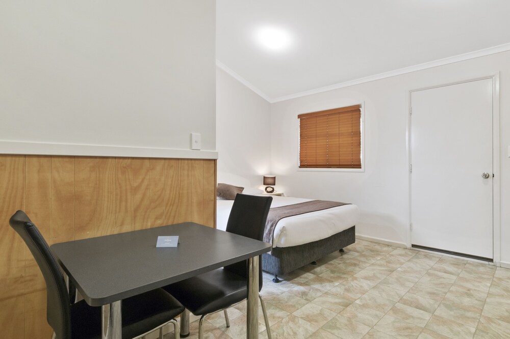 Standard Studio Room Sleeps 2 - Guestroom