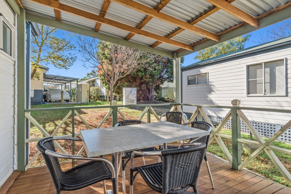 Standard 2 Bedroom Cabin Sleeps 5 - Terrace/Patio
