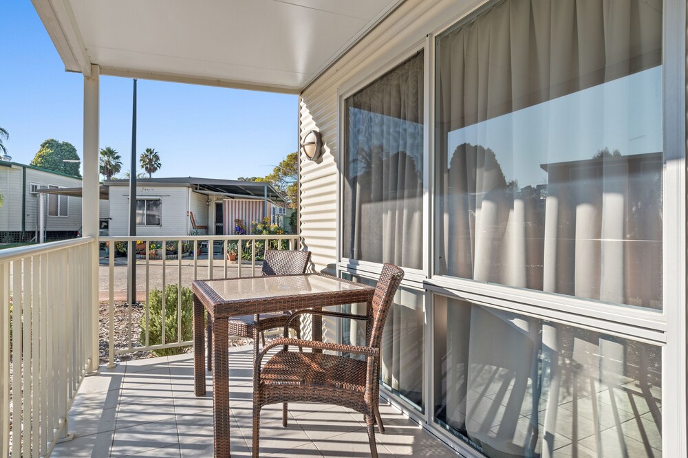 Deluxe 3 Bedroom Cabin - Balcony