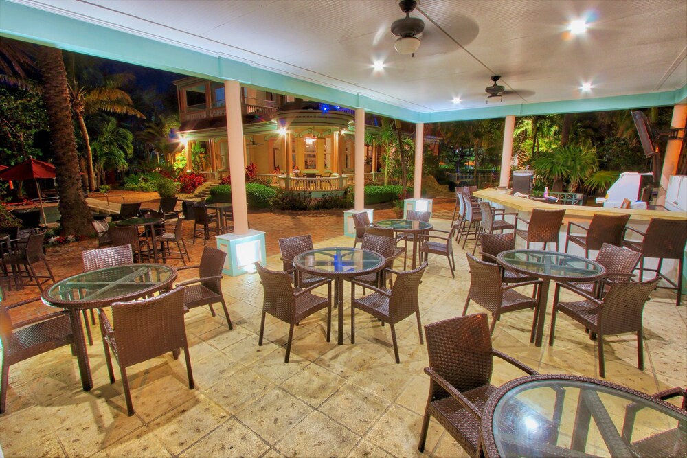 Poolside Bar