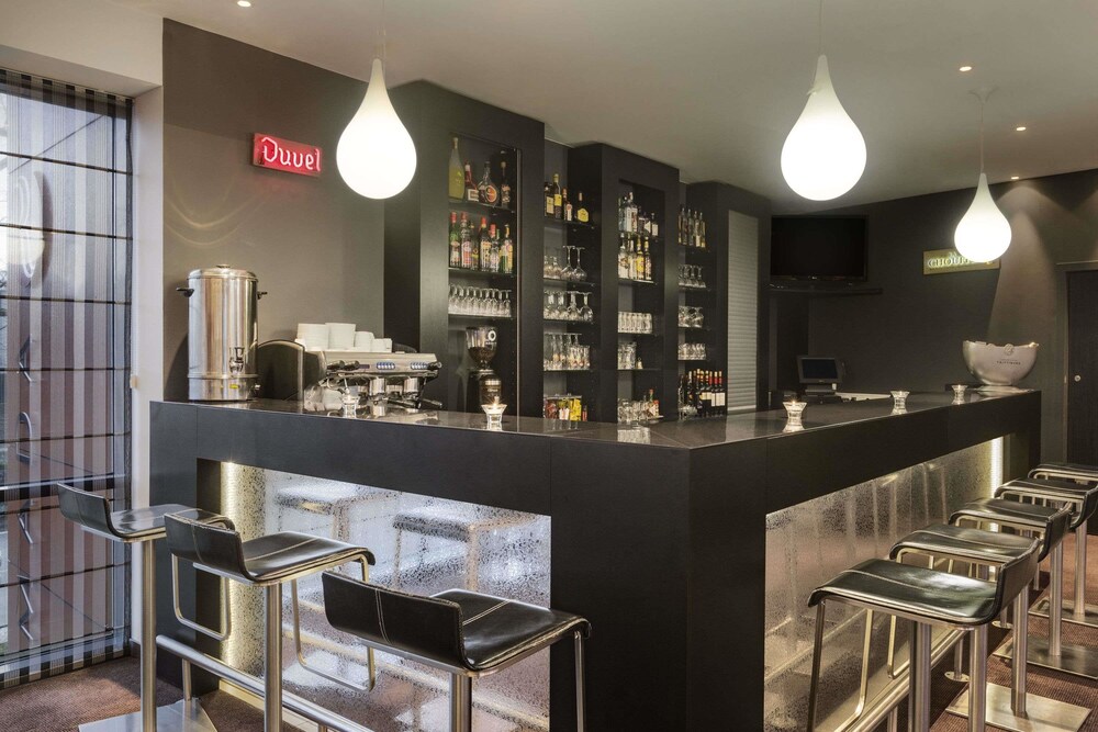 Hotel Bar