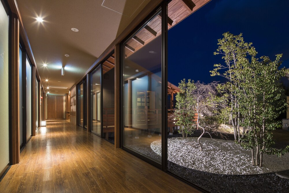 Hallway, Biwako Ryokusuitei