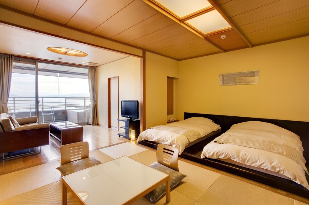 Room, Biwako Ryokusuitei