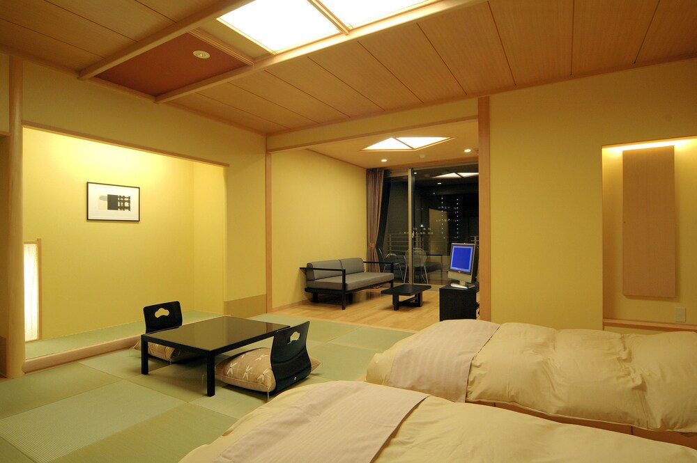 Room, Biwako Ryokusuitei