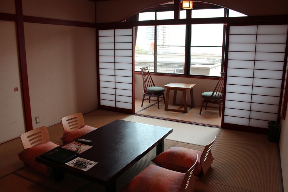 Living area, Biwako Ryokusuitei