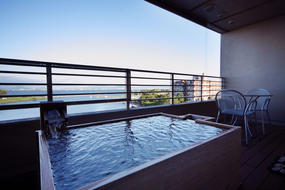 Bathroom, Biwako Ryokusuitei