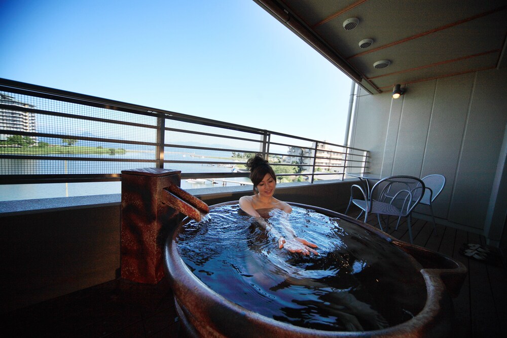 Bathroom, Biwako Ryokusuitei