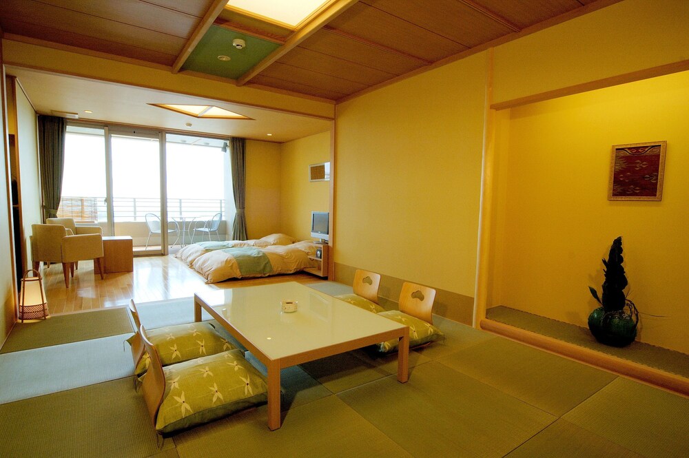 In-room dining, Biwako Ryokusuitei