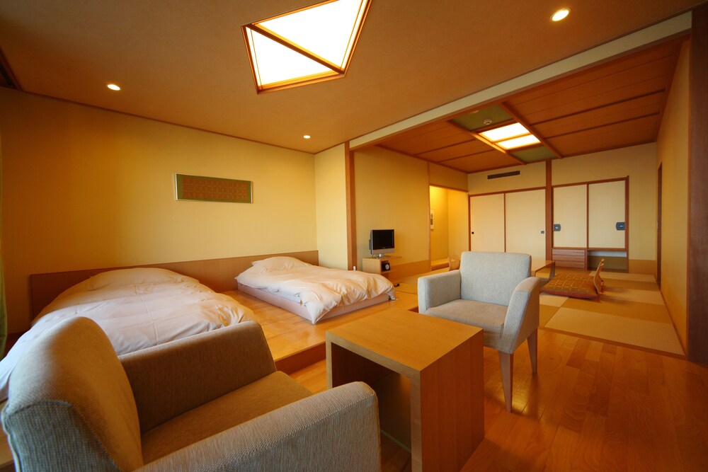 Room, Biwako Ryokusuitei