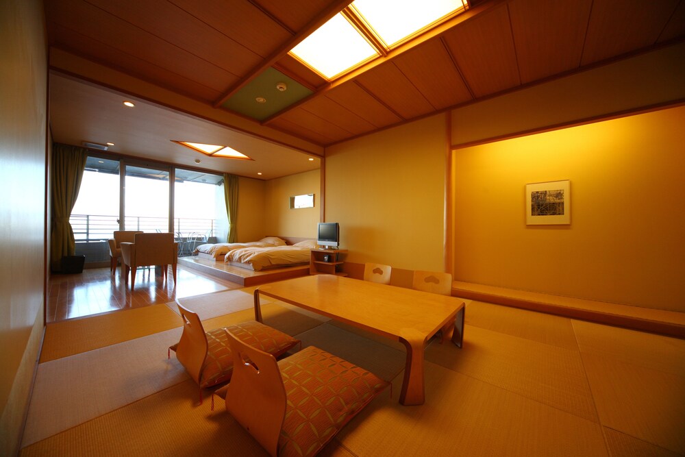 Room, Biwako Ryokusuitei