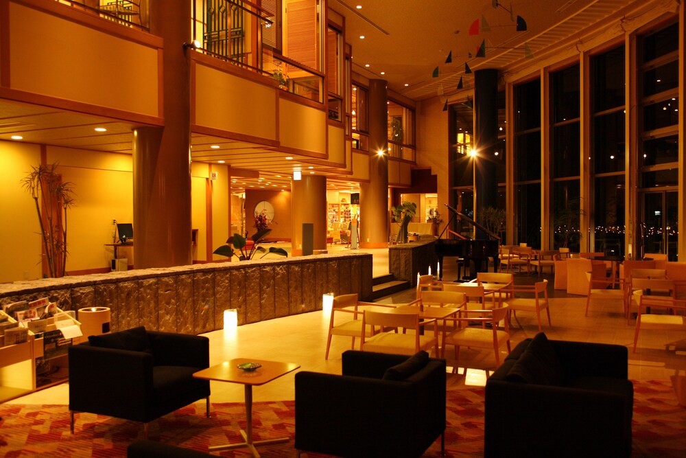 Lobby lounge, Biwako Ryokusuitei