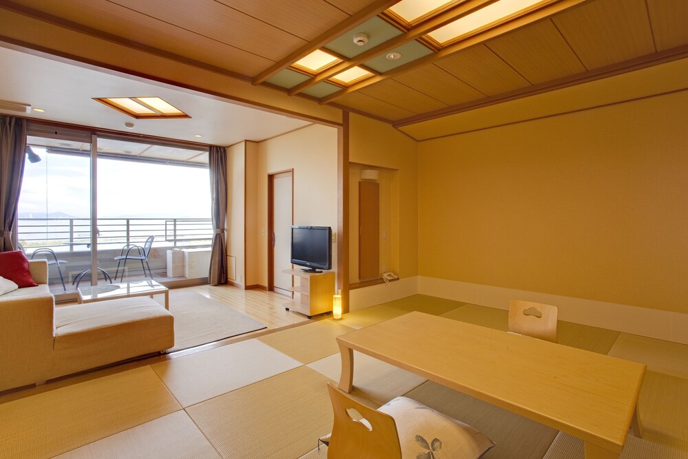 Room, Biwako Ryokusuitei