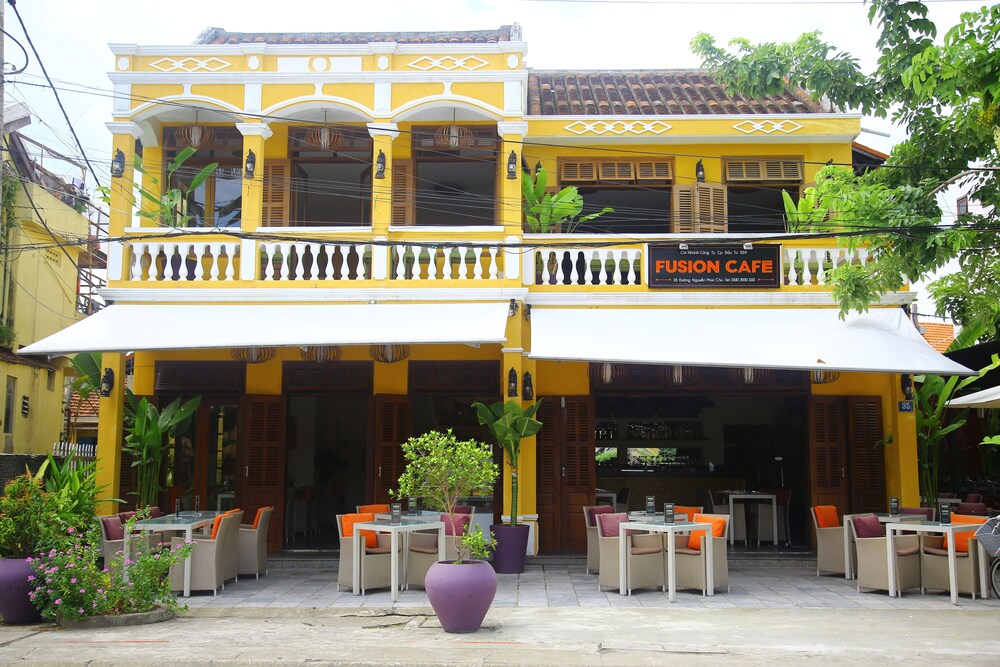 รับประทานอาหารกลางแจ้ง