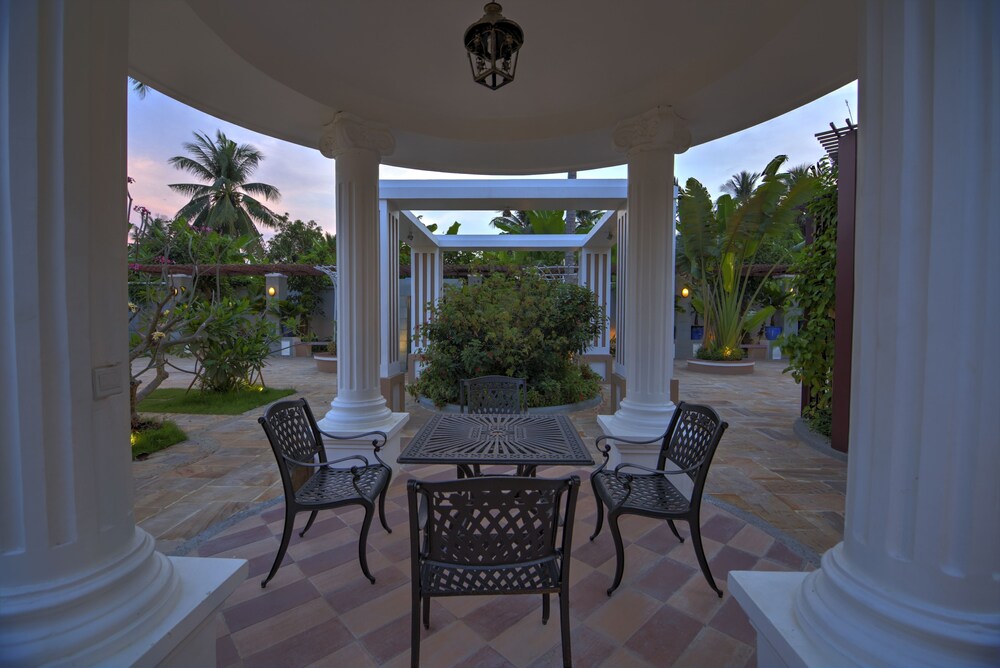 Hotel Lounge
