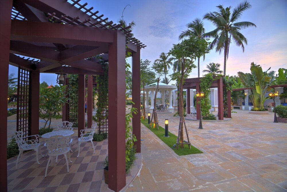 Hotel Lounge