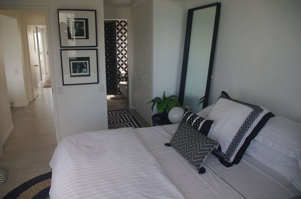 Luxury Apartment, 2 Queen Beds - Guestroom