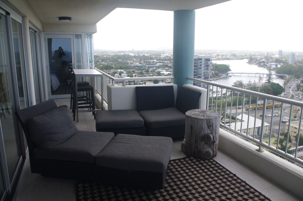 Luxury Apartment, 2 Queen Beds - Balcony