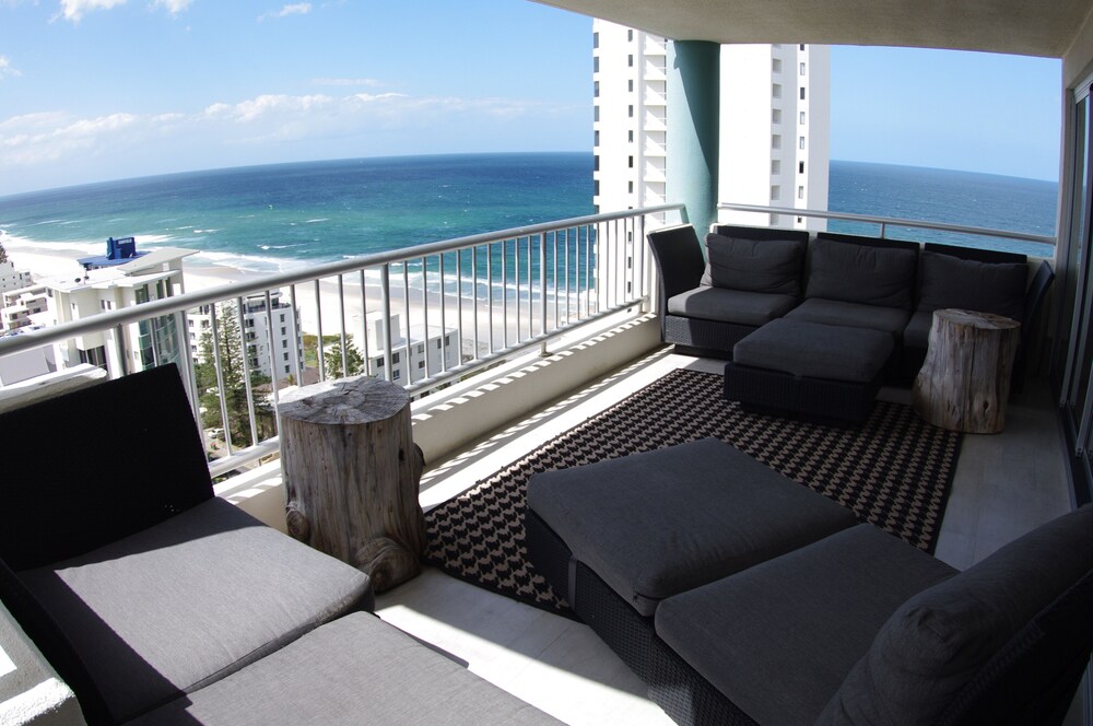 Luxury Apartment, 2 Queen Beds - Balcony
