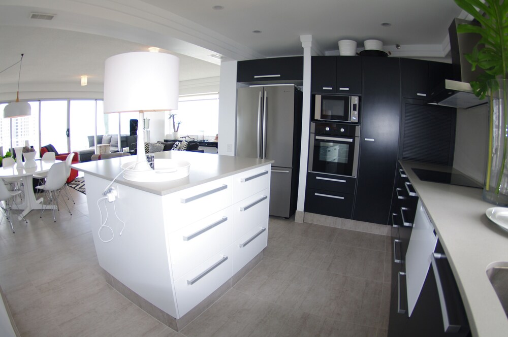 Luxury Apartment, 2 Queen Beds - Guestroom