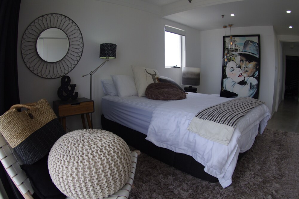 Luxury Apartment, 2 Queen Beds - Guestroom