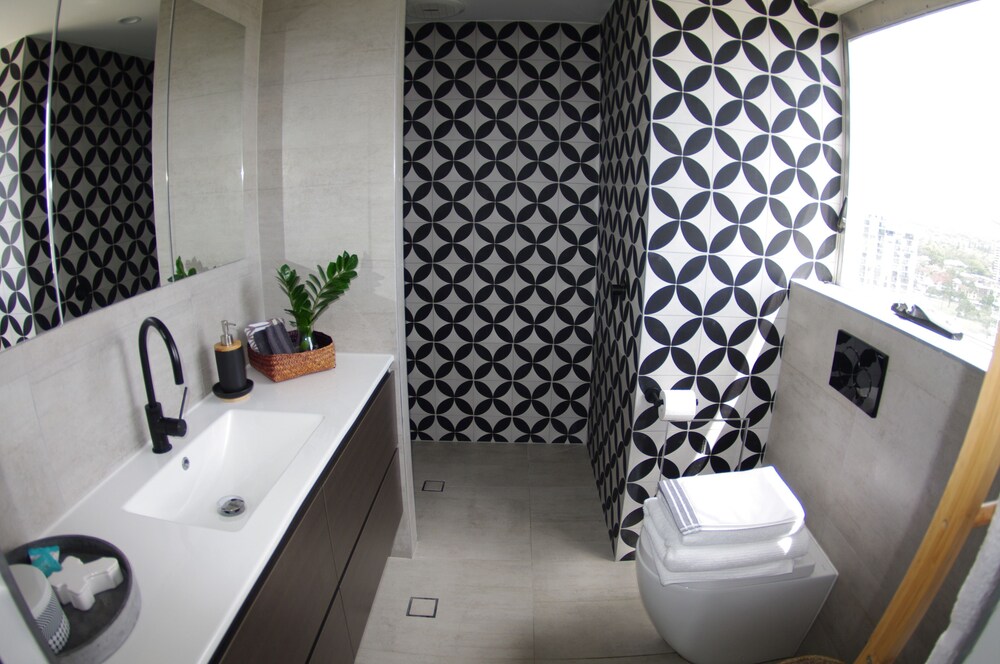 Luxury Apartment, 2 Queen Beds - Guestroom
