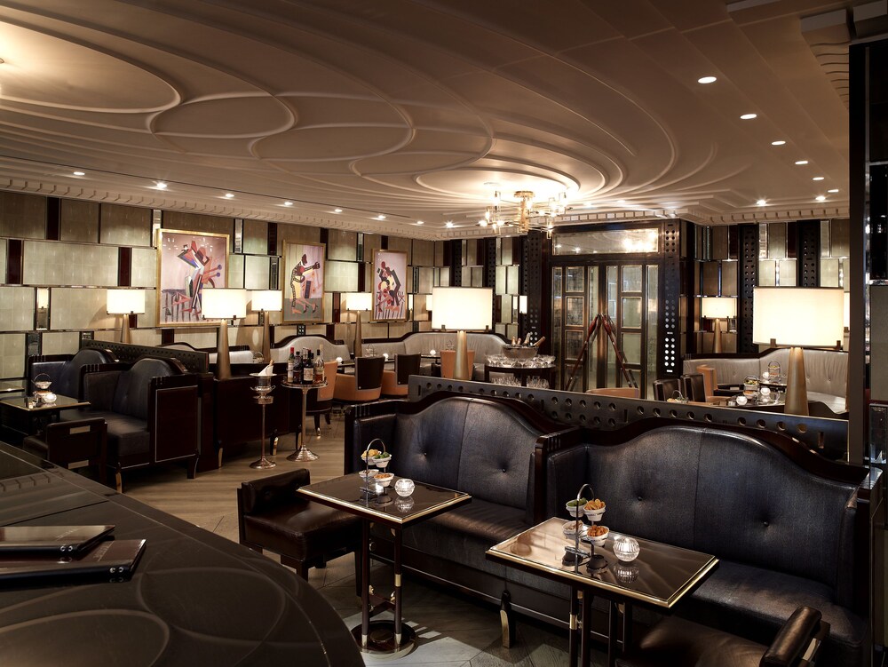 Hotel Bar