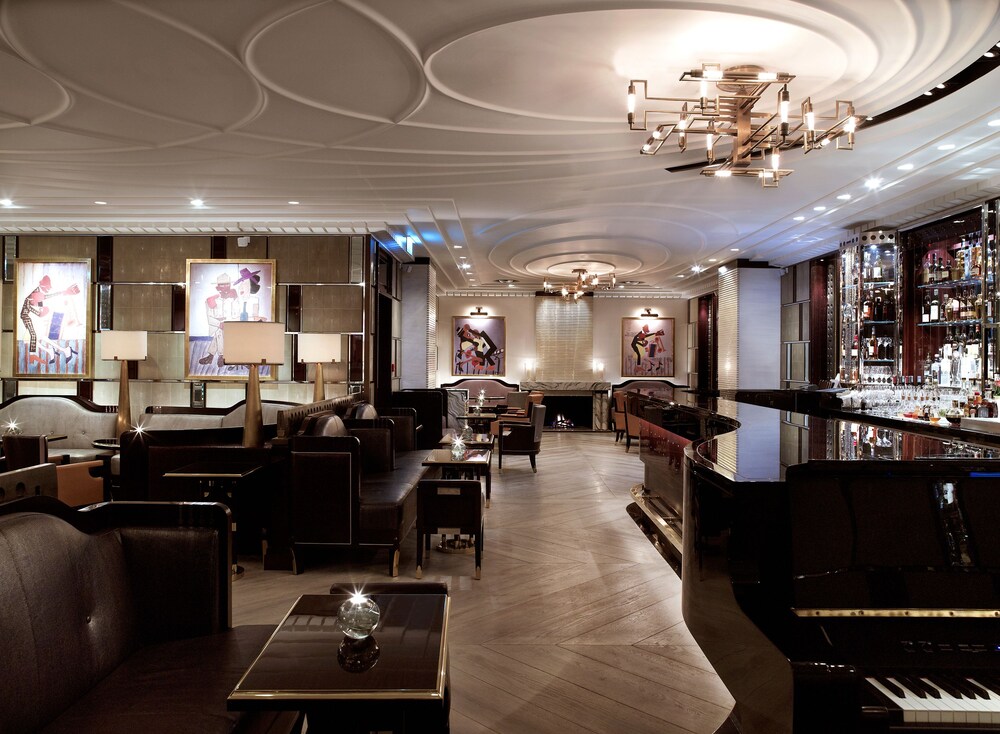 Hotel Lounge