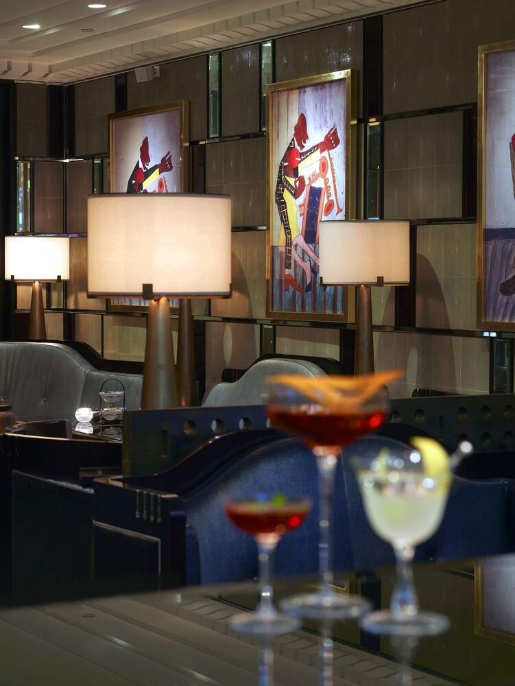 Hotel Bar