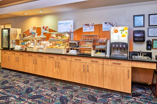 Holiday Inn Express & Suites El Paso Airport Area