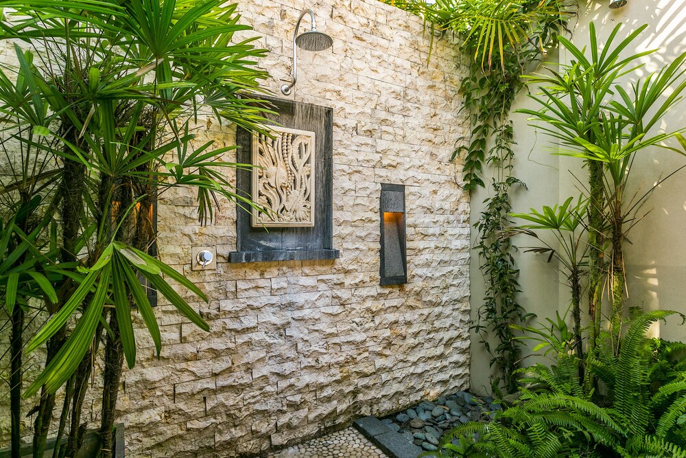 Luxury Villa - Bathroom Shower
