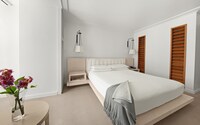 Room, 1 King Bed, Partial Ocean View