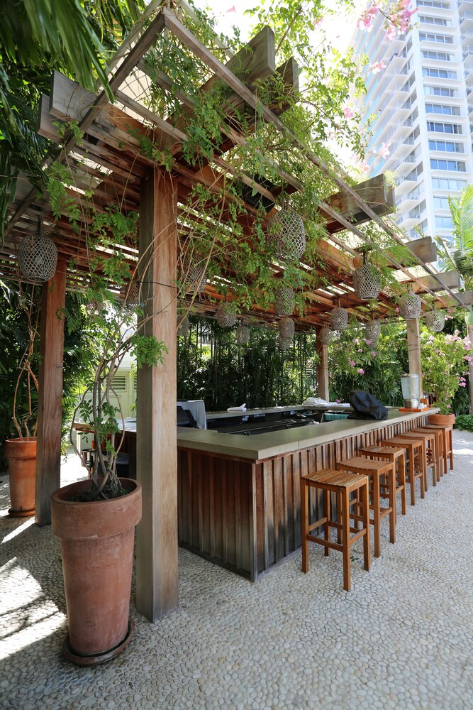 Poolside Bar