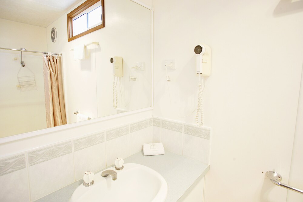 Standard Room, 2 Bedrooms - Bathroom