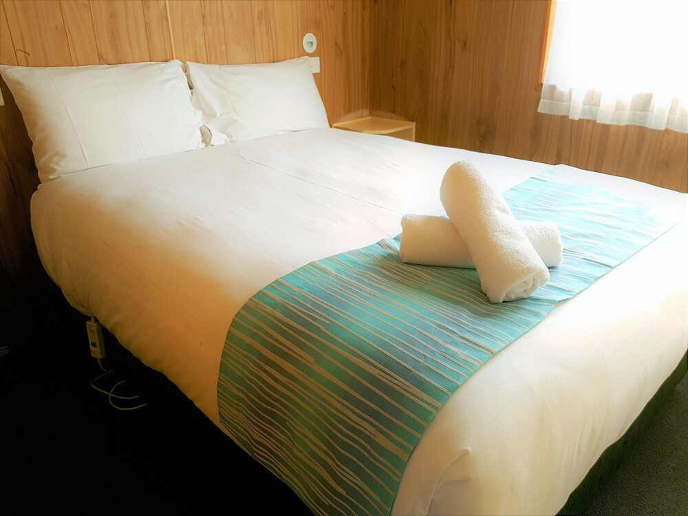 Economy Cabin - Medium - Guestroom