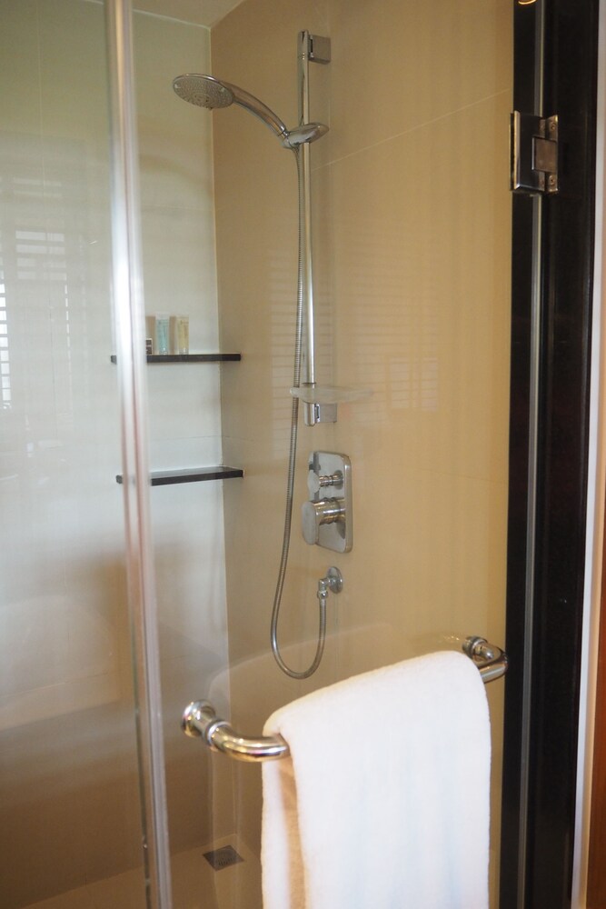 Executive Studio - Bathroom