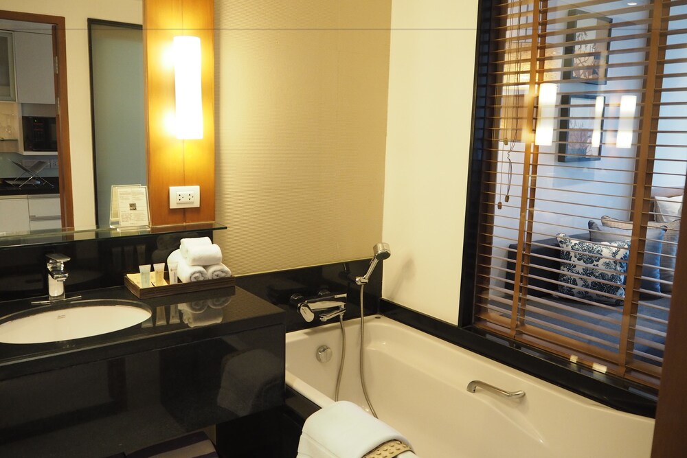 Executive Studio - Bathroom