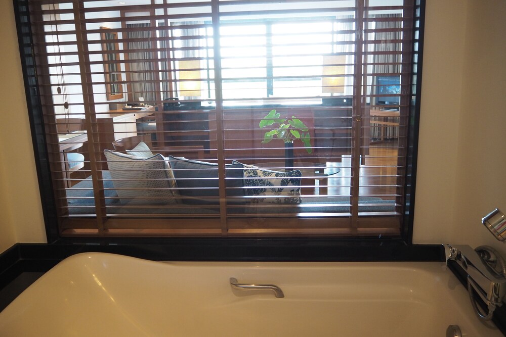 Executive Studio - Bathroom