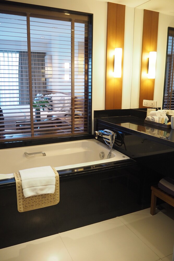 Deluxe Studio - Bathroom