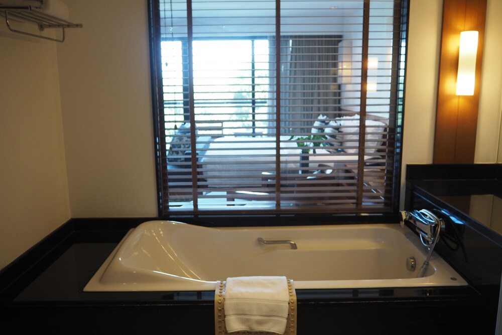 Deluxe Studio - Bathroom