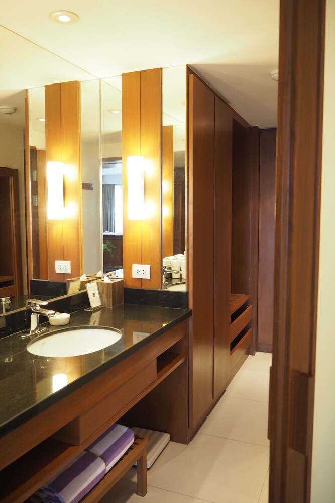 Executive Studio - Bathroom