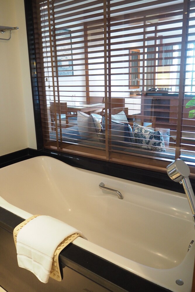 Executive Studio - Bathroom